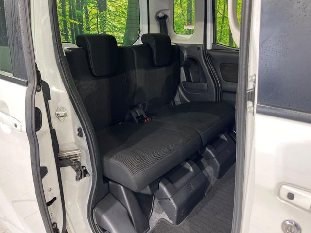 後部座席も気になるようなキズ・汚れやへたり等、大きなダメージはなく、良好な状態です。