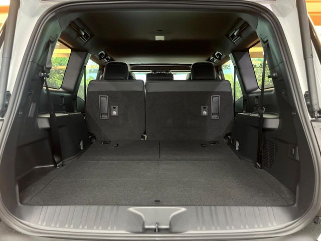 ���i�̂���������ʋ΁A���}���ɏ\���ȉ׎��X�y�[�X���m�ۂ��Ă���܂��B�Z�J���h�V�[�g��|���ƁA�傫�ȉו��̐ύڂ��\�ł���