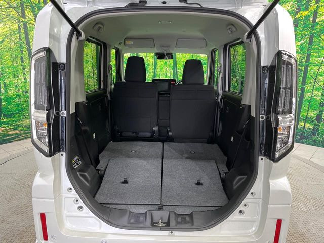 普段のお買い物や通勤、送迎等に十分な荷室スペースを確保しております。セカンドシートを倒すと、大きな荷物の積載も可能です♪