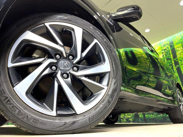 �y����18�C���`�A���~�z�C�[���z�O�ςɃ}�b�`���������A���~�z�C�[���𑕒����Ă���܂��B�e��ЊO�A���~�z�C�[����A�X�^�b�h���X�^�C�����戵�����Ă���܂��B���񂲑��k����������