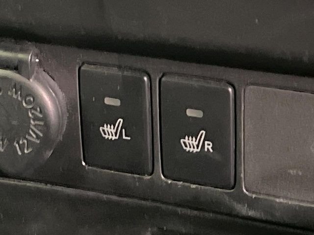 【シートヒーター】寒い日に重宝するシートヒーター!エアコンより早く温まってくれるので寒がりの人も安心ですね♪エアコンの温風は乾燥するから苦手、という方にもをおすすめです。