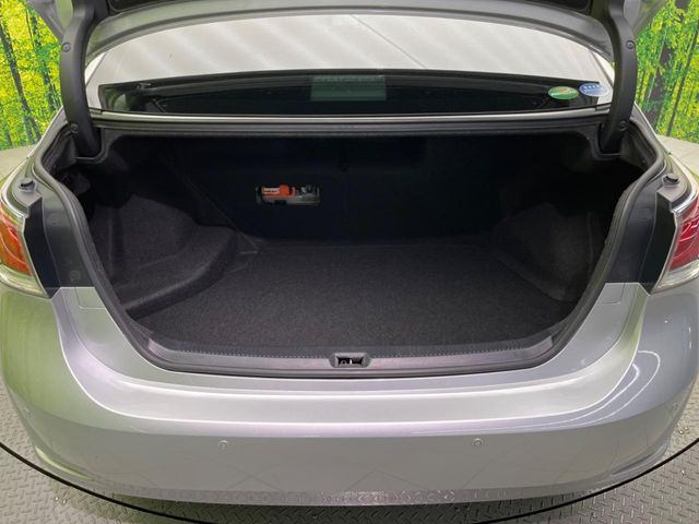 積み下ろしのしやすいデッキにはたっぷりと荷物を積み込んでいただけます。遊びから仕事まで、様々なシーンで頼れます♪