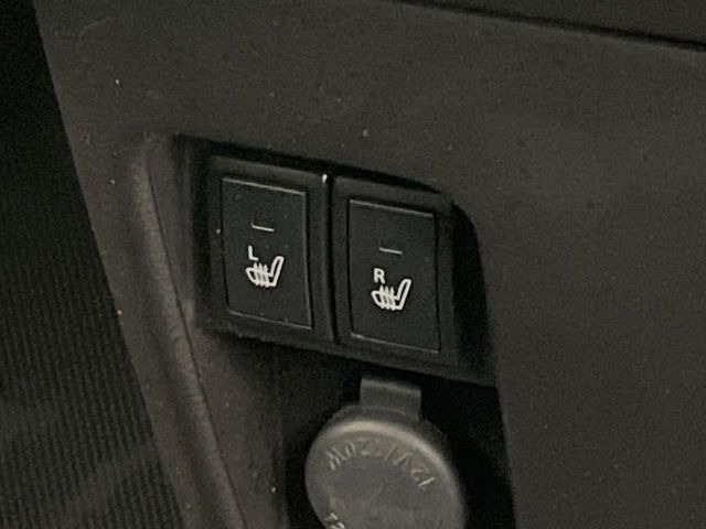 【シートヒーター】寒い日に重宝するシートヒーター!エアコンより早く温まってくれるので寒がりの人も安心ですね♪エアコンの温風は乾燥するから苦手、という方にもをおすすめです。