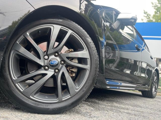 �y����18�C���`�A���~�z�C�[���z�O�ςɃ}�b�`���������A���~�z�C�[���𑕒����Ă���܂��B�e��ЊO�A���~�z�C�[����A�X�^�b�h���X�^�C�����戵�����Ă���܂��B���񂲑��k����������