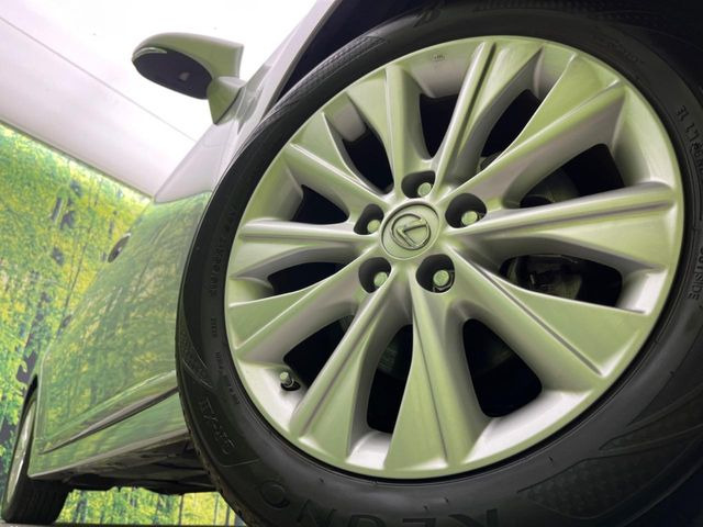 【純正17インチアルミホイール】外観にマッチした純正アルミホイールを装着しております。各種社外アルミホイールや、スタッドレスタイヤも取扱いしております。是非ご相談ください♪