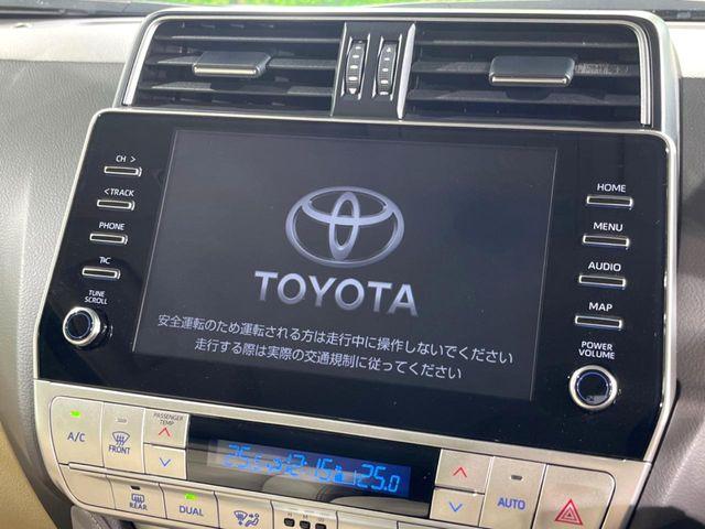 【純正ナビ】人気の純正ナビを装備しております。ナビの使いやすさはもちろん、オーディオ機能も充実!キャンプや旅行はもちろん、通勤や買い物など普段のドライブも楽しくなるはず♪