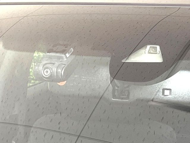 �y�z���_�Z���V���O�z���s���ɑO���̎ԗ�����F�����A�Փ˂������Ȏ��͌x��ƃu���[�L�ŏՓˉ���Ɣ�Q�y�����A�V�X�g�B�����S�Ƀh���C�u�����y���݂��������܂��B