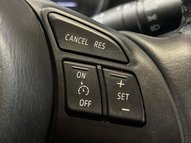 【クルーズコントロール】高速道路もラクラク走行。アクセルを離しても一定速度で走行ができ、長距離運転時の負担を軽減!加速・減速も簡単なスイッチ操作で調整できます。