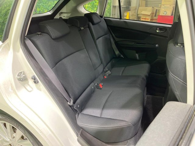 後部座席も気になるようなキズ・汚れやへたり等、大きなダメージはなく、良好な状態です。
