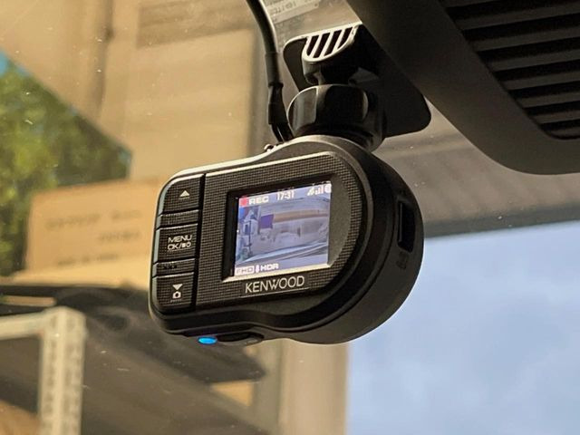 【ドライブレコーダー】安心・安全なカーライフに必須のドライブレコーダーを装備!走行中はもちろん、あおり運転や事故に遭遇した際の状況も映像で記録し、万一のリスクに備えます。