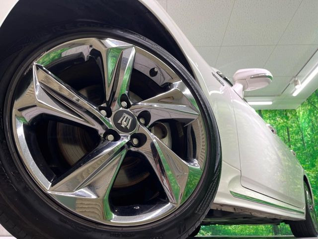 【純正18インチアルミホイール】外観にマッチした純正アルミホイールを装着しております。各種社外アルミホイールや、スタッドレスタイヤも取扱いしております。是非ご相談ください♪