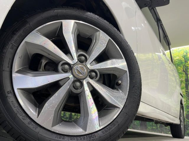 【純正15インチアルミホイール】外観にマッチした純正アルミホイールを装着しております。各種社外アルミホイールや、スタッドレスタイヤも取扱いしております。是非ご相談ください♪