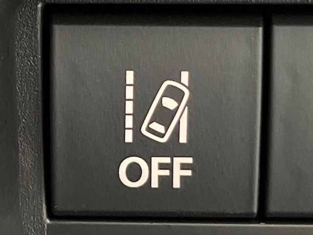 【車線逸脱警報】道路上の白(黄)線を認識し、意図せず走行中の車線からはみ出しそうになった時、メーター内の警告灯とブザーで注意喚起してくれる安心・安全機能です♪