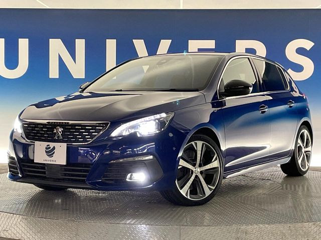 ●LEDヘッドライト:夜間走行時も良好な視界を確保し安心して運転できる高輝度LEDヘッドライトを装備!点灯速度が早く、消費電力も抑えられています。