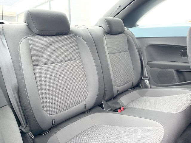 ●後部座席も気になるようなキズ・汚れやへたり等、大きなダメージはなく、良好な状態です。