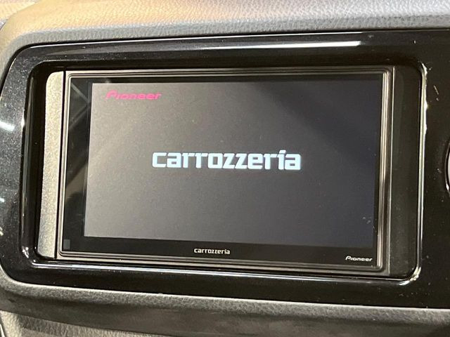 【ディスプレイオーディオ】お持ちのスマホやMP3プレイヤーとの無線接続で音楽再生が可能!コードで繋ぐわずらわしさも無く、手軽にお気に入りの音楽を楽しめます。