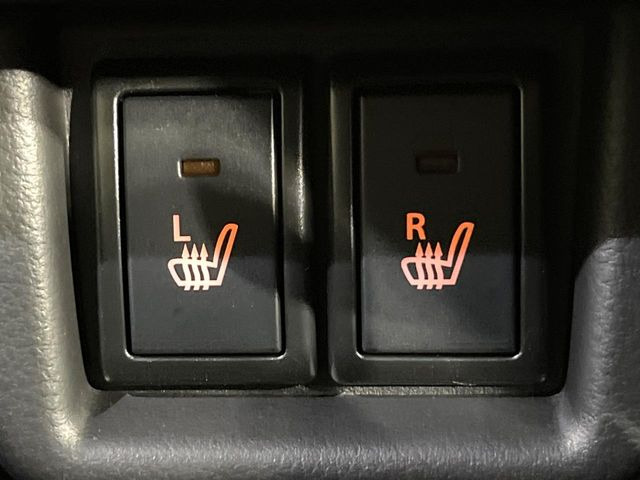 【シートヒーター】寒い日に重宝するシートヒーター!エアコンより早く温まってくれるので寒がりの人も安心ですね♪エアコンの温風は乾燥するから苦手、という方にもをおすすめです。