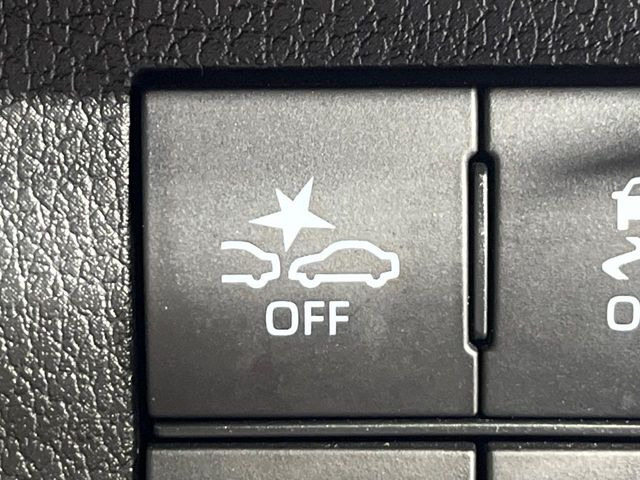 【スマートアシスト】走行中に前方の車両等を認識し、衝突しそうな時は警報とブレーキで衝突回避と被害軽減をアシスト。より安全にドライブをお楽しみいただけます。