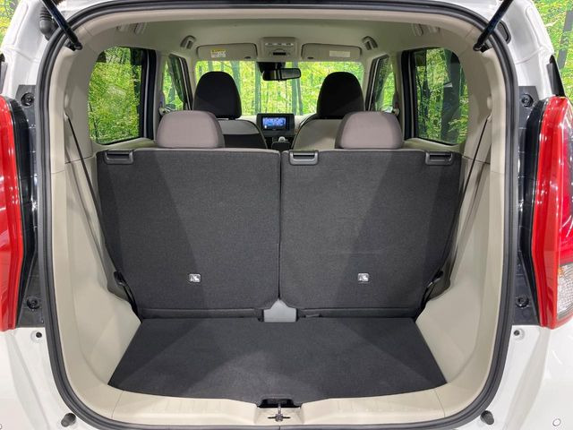 普段のお買い物や通勤、送迎等に十分な荷室スペースを確保しております。セカンドシートを倒すと、大きな荷物の積載も可能です♪