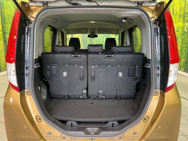 普段のお買い物や通勤、送迎等に十分な荷室スペースを確保しております。セカンドシートを倒すと、大きな荷物の積載も可能です♪