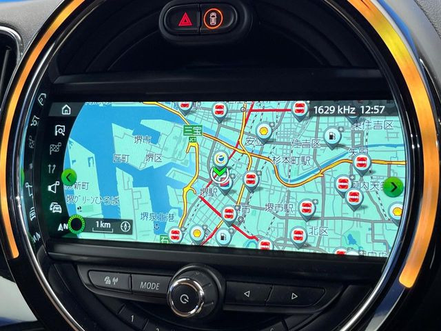 ●純正ナビ:一体感のあるナビは、高級感ある車内を演出してくれます。オーディオ機能も充実しておりますので、運転もより楽しめます♪