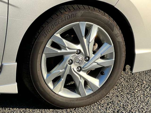 ���Ђ́A���q���܂̃j�[�Y�ɂ������o����悤�A�L�x�ȎԎ����葵���Ă���܂��B����芷���̍ۂ��A����A��낵�����肢�������܂��B