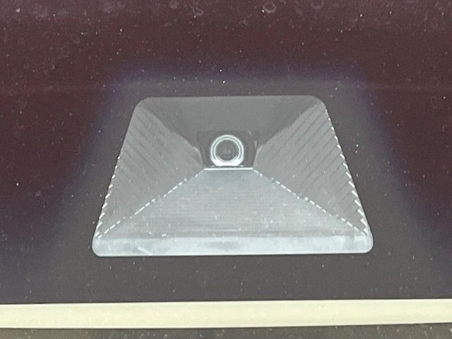 【ホンダセンシング】走行中に前方の車両等を認識し、衝突しそうな時は警報とブレーキで衝突回避と被害軽減をアシスト。より安全にドライブをお楽しみいただけます。