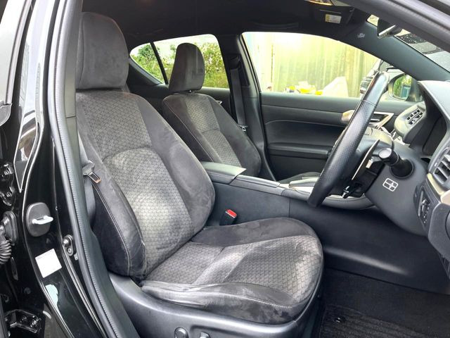 運転席シート廻りは使用感も少なく、良好な状態となっています。丁寧に使われていたことがよくわかりますね。