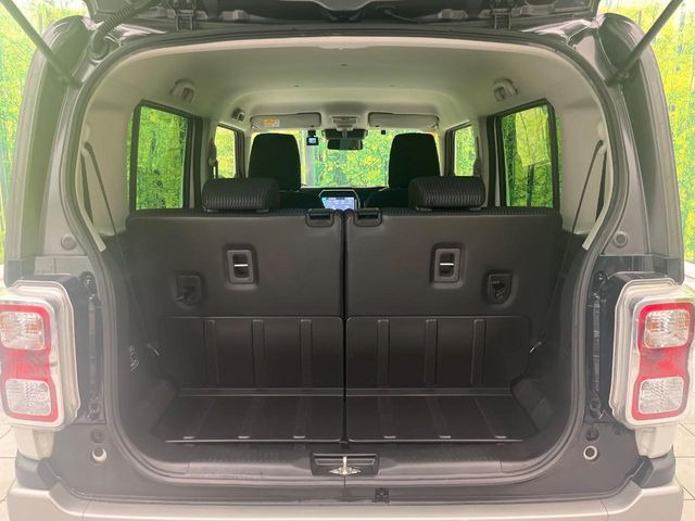 普段のお買い物や通勤、送迎等に十分な荷室スペースを確保しております。セカンドシートを倒すと、大きな荷物の積載も可能です♪