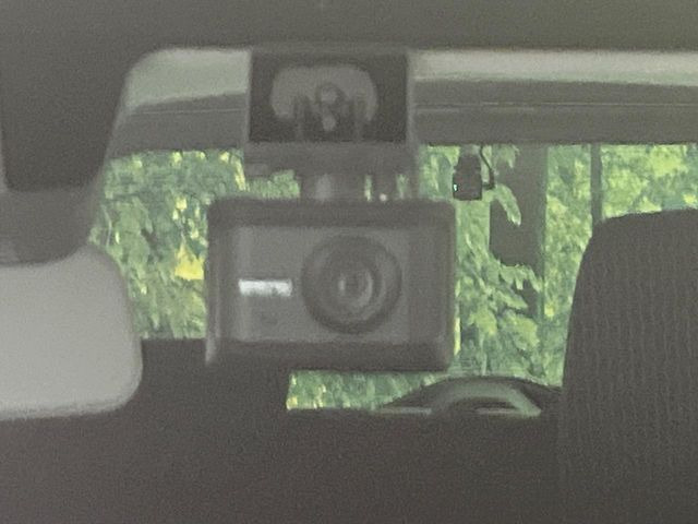 【ドライブレコーダー】安心・安全なカーライフに必須のドライブレコーダーを装備!走行中はもちろん、あおり運転や事故に遭遇した際の状況も映像で記録し、万一のリスクに備えます。