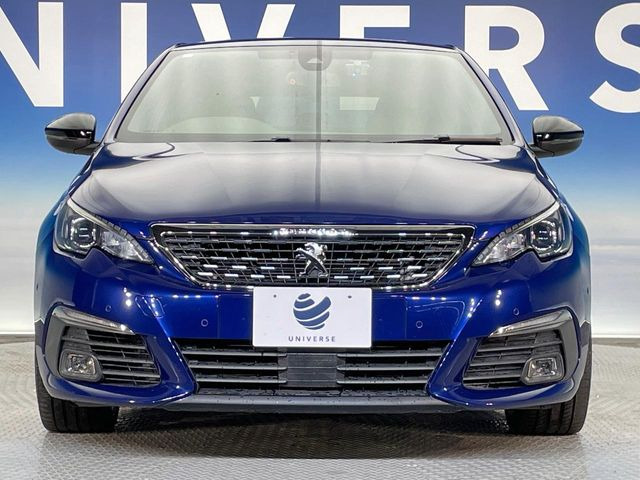 高透明度のガラス皮膜で撥水はもちろん、上質なツヤ・光沢を実現。紫外線や酸性雨から大切な愛車を保護し、色あせ・劣化を防止。「弾スプラッシュコート」、「弾プリミッサコート」からお選びいただけます。