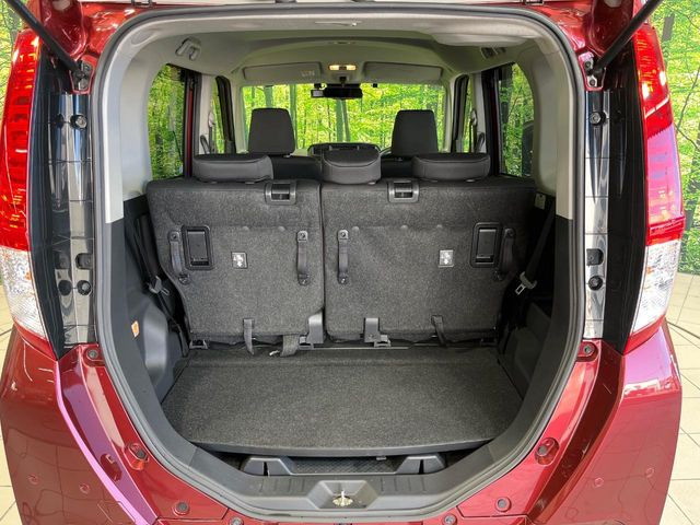 普段のお買い物や通勤、送迎等に十分な荷室スペースを確保しております。セカンドシートを倒すと、大きな荷物の積載も可能です♪