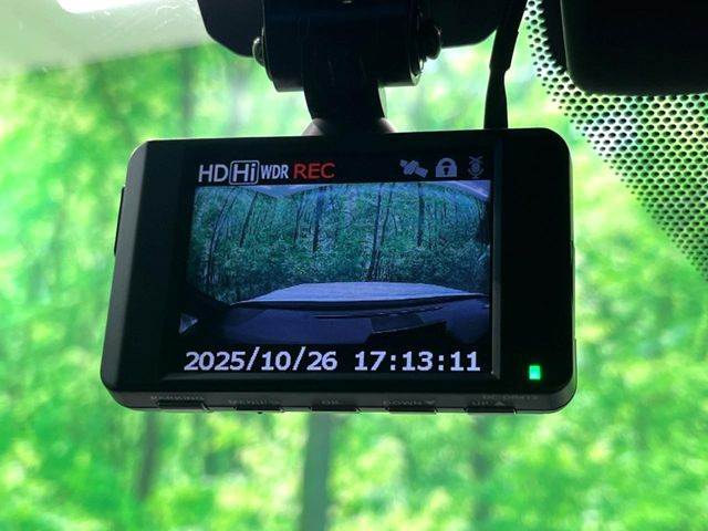 【ドライブレコーダー】安心・安全なカーライフに必須のドライブレコーダーを装備!走行中はもちろん、あおり運転や事故に遭遇した際の状況も映像で記録し、万一のリスクに備えます。