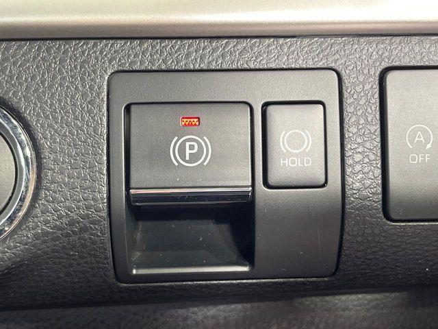 【オートブレーキホールド】信号待ちや渋滞で停車時にブレーキから足を離しても、停止状態を保持してくれます。前進するときはアクセルを踏めば自動で解除されるので安心♪街乗り運転が楽になります♪