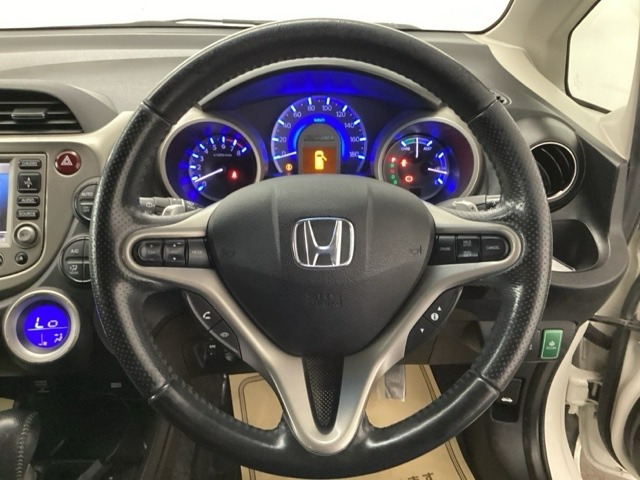 フィットハイブリッド1.3 ナビプレミアムセレクション