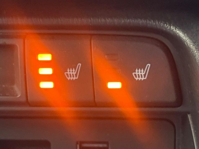 【シートヒーター】寒い日に重宝するシートヒーター!エアコンより早く温まってくれるので寒がりの人も安心ですね♪エアコンの温風は乾燥するから苦手、という方にもをおすすめです。