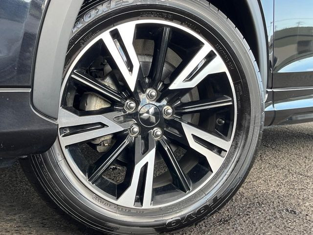 �y����18�C���`�A���~�z�C�[���z�O�ςɃ}�b�`���������A���~�z�C�[���𑕒����Ă���܂��B�e��ЊO�A���~�z�C�[����A�X�^�b�h���X�^�C�����戵�����Ă���܂��B���񂲑��k����������