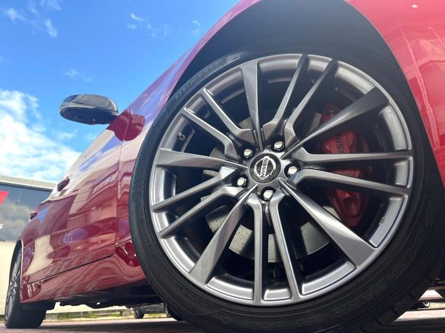 【純正19インチアルミホイール】外観にマッチした純正アルミホイールを装着しております。各種社外アルミホイールや、スタッドレスタイヤも取扱いしております。是非ご相談ください♪