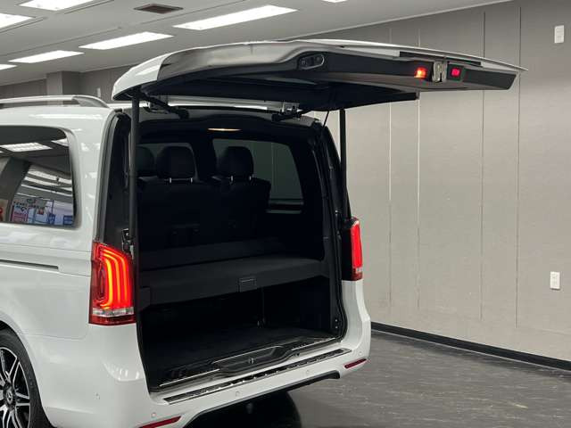 【屋内展示場完備】雨が降っても風が吹いても、暑くても寒くてもゆっくりお車をご覧いただけます⇒