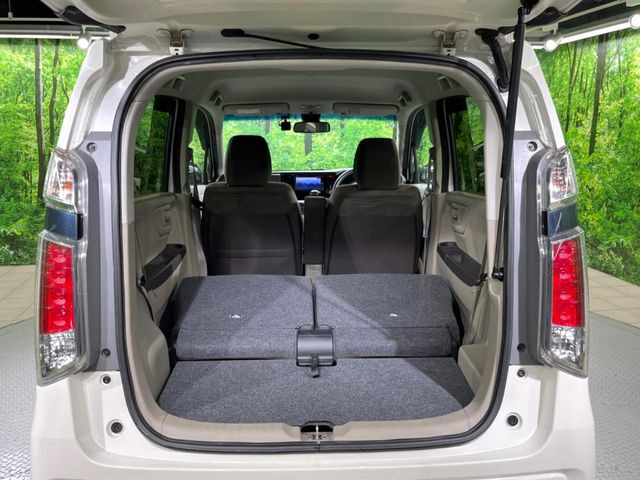 ���i�̂���������ʋ΁A���}���ɏ\���ȉ׎��X�y�[�X���m�ۂ��Ă���܂��B�Z�J���h�V�[�g��|���ƁA�傫�ȉו��̐ύڂ��\�ł���