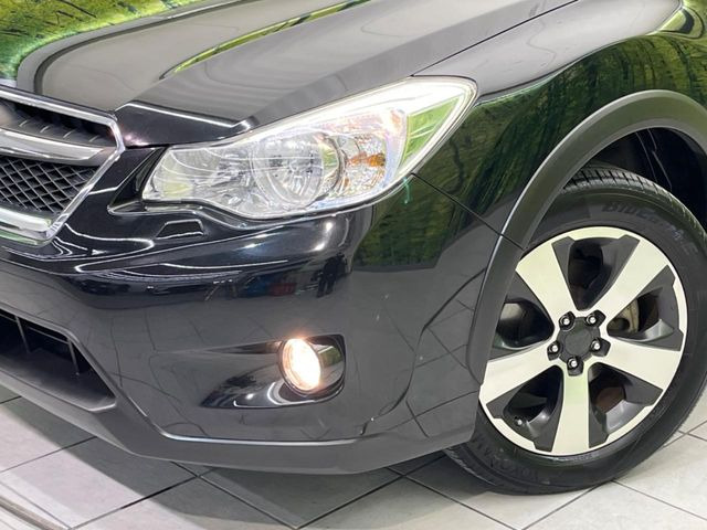 【HIDヘッドライト】非常に明るく前方を照らしてくれるので、悪天候や夜間の走行時も視界良好で安心してお乗りいただけます。