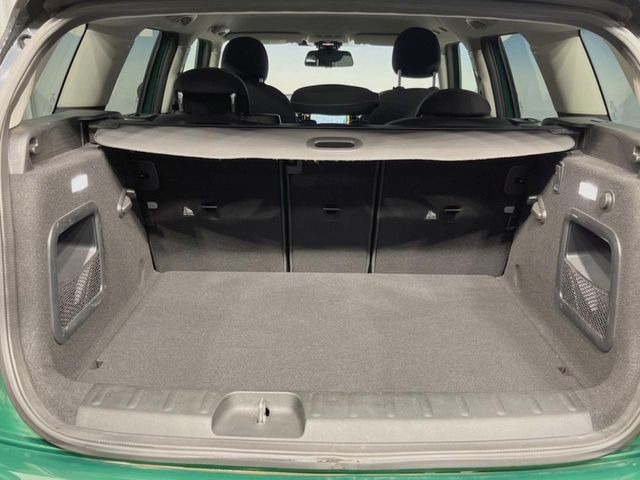 ●トランクルーム:趣味が広がる収容スペース!これだけの広さがあればお買い物やレジャーなどにも最適です!使用感も少なくきれいな状態を維持しております。