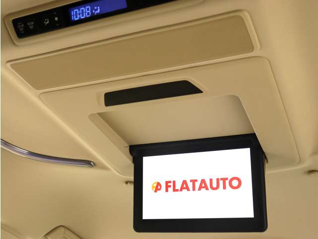 【電動後席モニター】JBLサウンド専用!電動開閉後席フリップダウンモニターです。5.1chサウンド対応、17スピーカーの専用音響システムとなり、人気の装備になります。