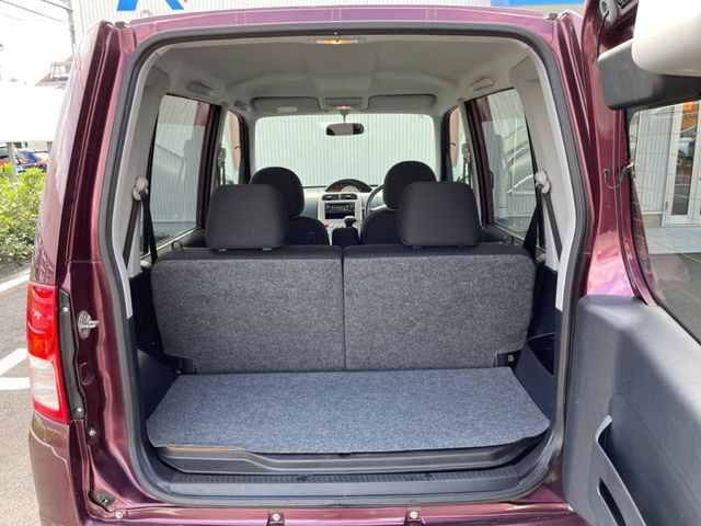 ���i�̂���������ʋ΁A���}���ɏ\���ȉ׎��X�y�[�X���m�ۂ��Ă���܂��B�Z�J���h�V�[�g��|���ƁA�傫�ȉו��̐ύڂ��\�ł���