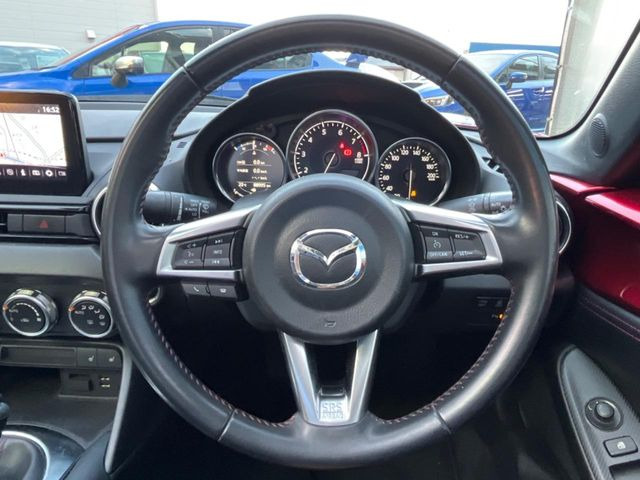 【純正革巻きステアリング】上質な革を使用することで、手にしっかり馴染みとても運転しやすいハンドルです♪