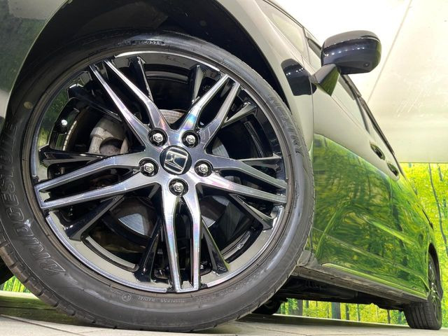 �y����18�C���`�A���~�z�C�[���z�O�ςɃ}�b�`���������A���~�z�C�[���𑕒����Ă���܂��B�e��ЊO�A���~�z�C�[����A�X�^�b�h���X�^�C�����戵�����Ă���܂��B���񂲑��k����������