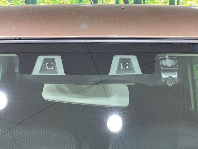 【セーフティサポート】走行中に前方の車両等を認識し、衝突しそうな時は警報とブレーキで衝突回避と被害軽減をアシスト。より安全にドライブをお楽しみいただけます。