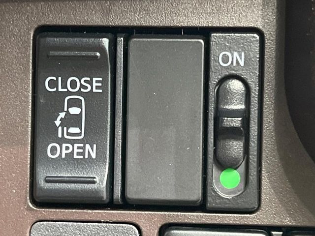 【パワースライドドア】スマートキーや運転席のスイッチでスライドドアの開閉が可能♪電動だから力を入れてドアを開ける必要が無く、小さいお子様でも、重い荷物を持っている時もラクに開け閉めできます♪