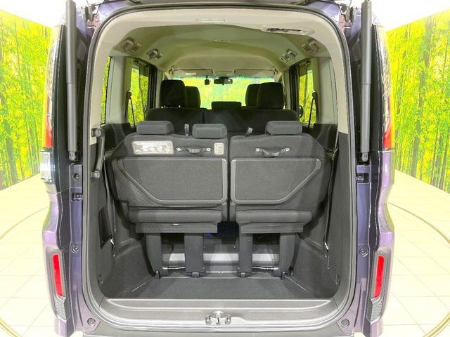 ���i�̂���������ʋ΁A���}���ɏ\���ȉ׎��X�y�[�X���m�ۂ��Ă���܂��B�Z�J���h�V�[�g��|���ƁA�傫�ȉו��̐ύڂ��\�ł���