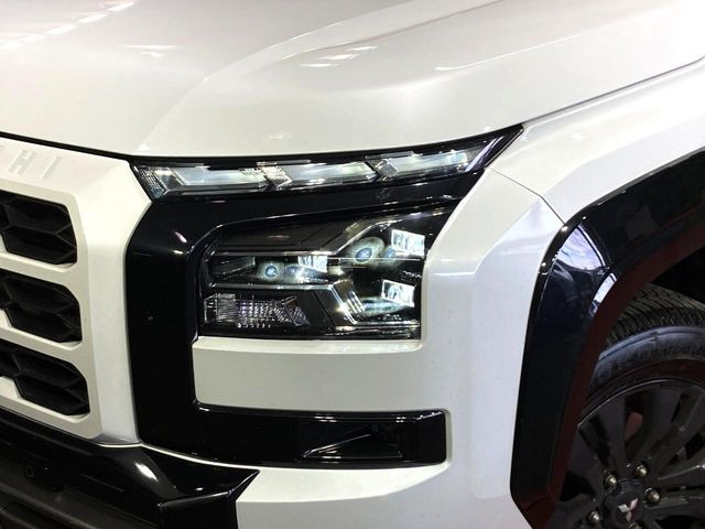 �yLED�w�b�h���C�g�z���V����ԑ��s�����ǍD�Ȏ��E���m�ۂ����S���ĉ^�]�ł��鍂�P�xLED�w�b�h���C�g�𑕔�!�_�����x�������A����d�͂��}�����Ă��܂��B